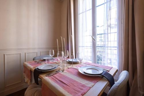 Charming Flat Sacre Coeur