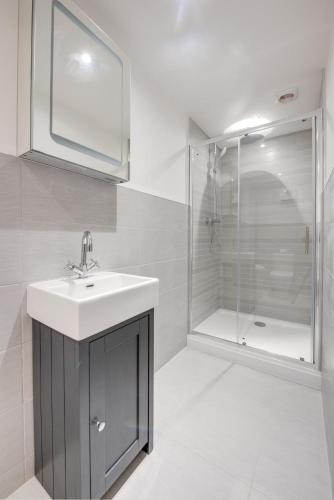 a bathroom with a sink and a shower at 2 Bed in Langland oc-hh193 in Newton