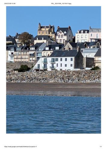 Le bord de mer et parking