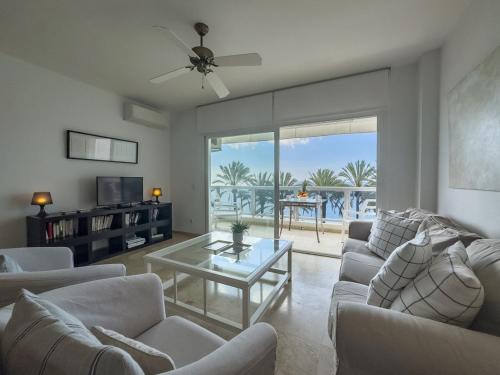 Palm Beach 2F A Stylish Seaside Apartment with parking