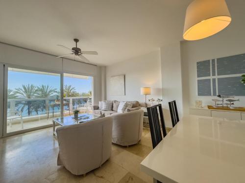 Palm Beach 2F A Stylish Seaside Apartment with parking