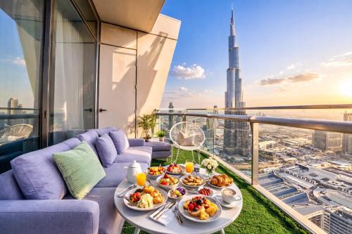 Luxurious Private Room in Burj Vista with Burj Khalifa View