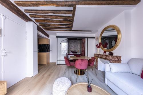 Luxury Newly Renovated 4 stars Prestige Apartment , Panthéon Area, Central Paris