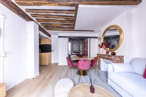 Luxury Newly Renovated 4 stars Prestige Apartment , Panthéon Area, Central Paris