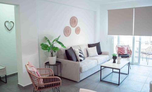 Kato Paphos 2bdr Apartment | Prime Location by VICHY Holidays