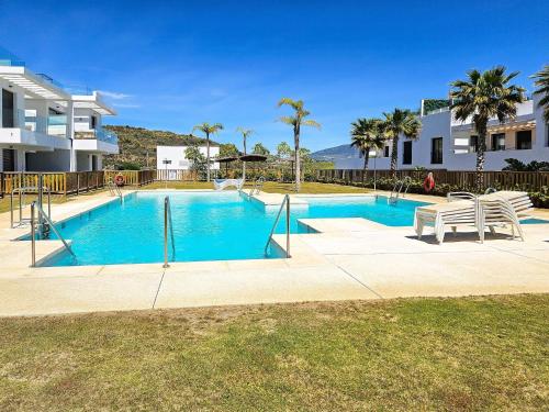 Modern 3 bed garden apt next to pool Casa Banderas