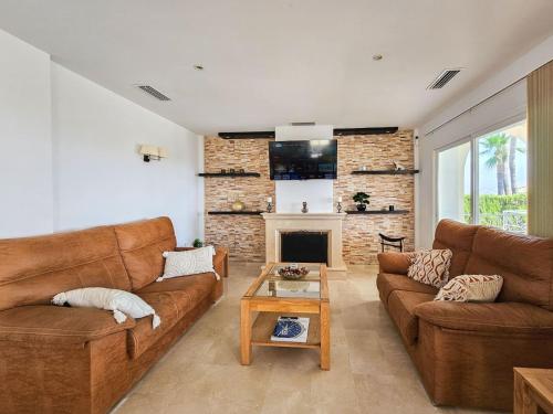 5 bed villa with pool in Cerros de Aguila