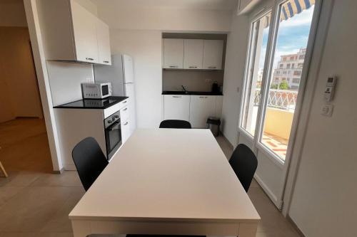 Antibes 4 person appartment near the beach