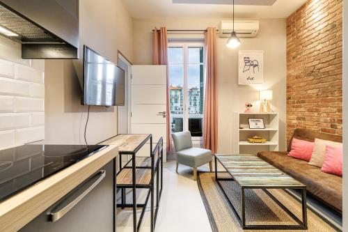 Charming 1 Bdr Downtown