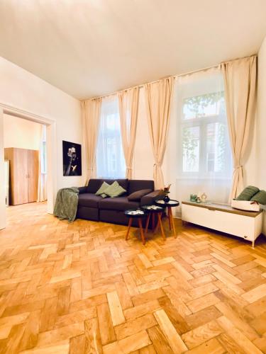 Comfortable 2BR Apartment Close to Westbahnhof