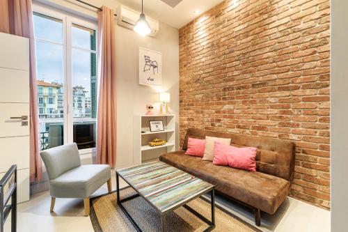 Charming 1 Bdr Downtown