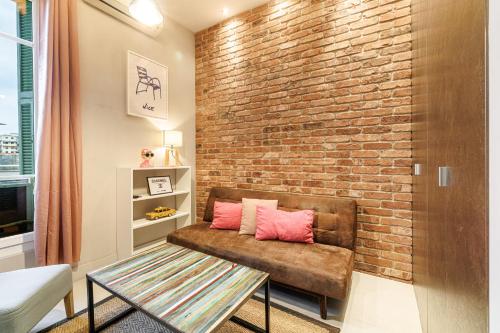 Charming 1 Bdr Downtown