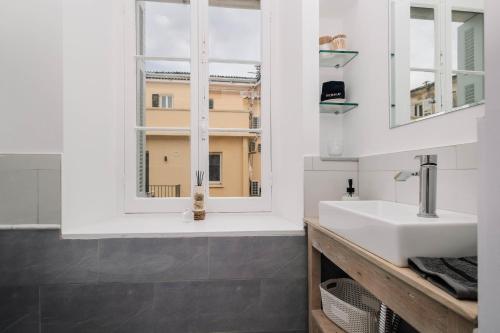 Ella Hestia Apartment -Steps from Spianada!