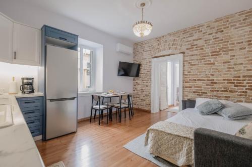 Ella Hestia Apartment -Steps from Spianada!