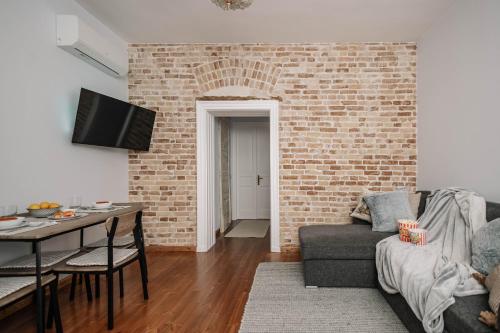 Ella Hestia Apartment -Steps from Spianada!