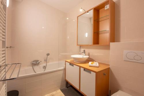 a bathroom with a sink and a toilet and a tub at Appartement Montfleuri in Ostend