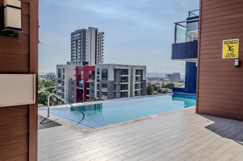 20 South Apts with pool in Kingston