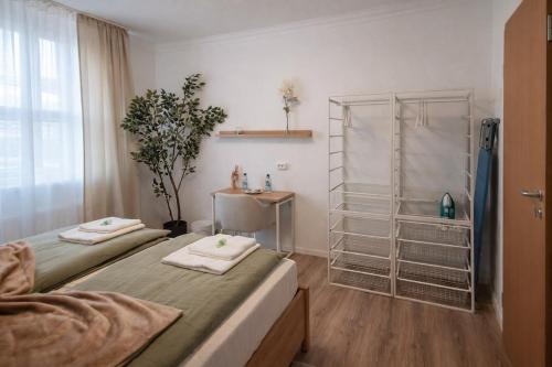 a bedroom with two beds and a shower in it at Stilvolle Residenz am LU Mitte in Ludwigshafen am Rhein