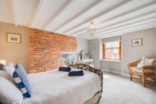 a bedroom with a bed and a brick wall at 3 Bed in Belper oc-dcbobb in Belper