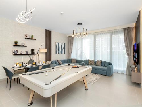 Royal Vista25 - 4BR with Billiard Table at Forte Tower Downtown Dubai