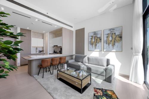 Chic 1BR Retreat with Private Pool and Balcony in JVC