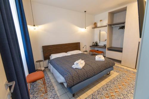 a bedroom with a bed with towels on it at La Dimora dei WaLori in Bisceglie