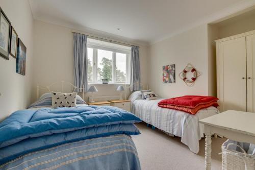 a bedroom with two beds and a window at 3 Bed in Cley oc-2122 in Cley next the Sea