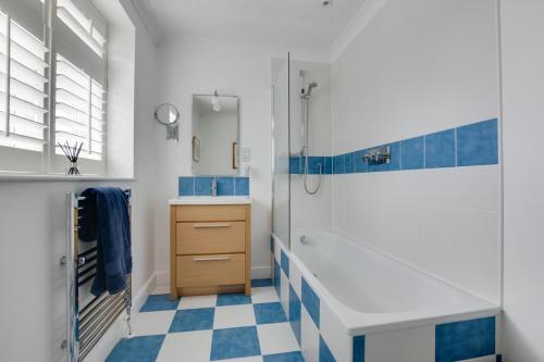 a bathroom with a tub and a sink and a shower at 3 Bed in Cley oc-2122 in Cley next the Sea