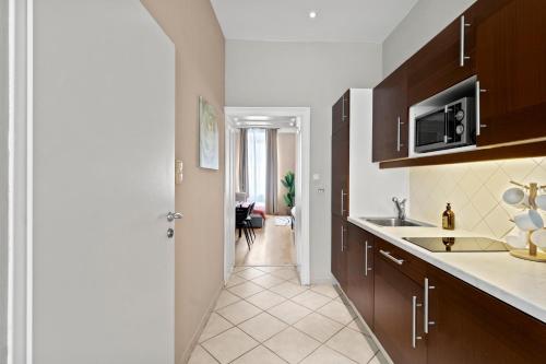 Modern 1BR Sleeps 4 - 5 min to U2 Taborstraße - Prater Nearby