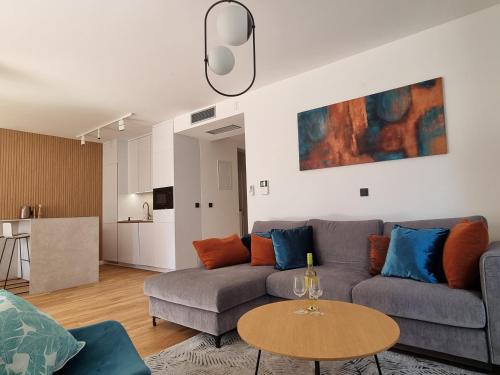 Summer Color Luxury Apartment