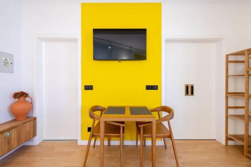 Yellow Sun Studio - Cozy Stay in Central Funchal