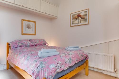 a bedroom with a bed with blue towels on it at 2 Bed in Matlock oc-dcocc in Two Dales