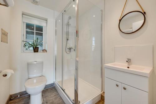 a bathroom with a shower and a toilet and a sink at 1 Bed in Trimley St. Martin nr Felixstowe oc-obat in Trimley Heath