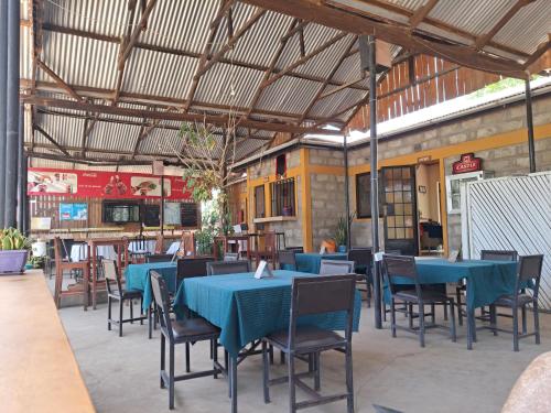 Restaurant o un lloc per menjar a Rainbow Executive Lodge