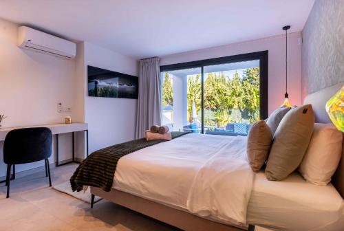106 Private Luxury Villa, Heated Pool & Sauna