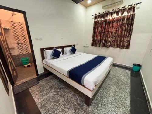 a bedroom with a bed and a window at Hotel Star Inn , Pushkar in Pushkar