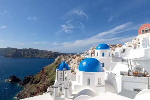 Santo Blue Horizon - The Blue Domes View