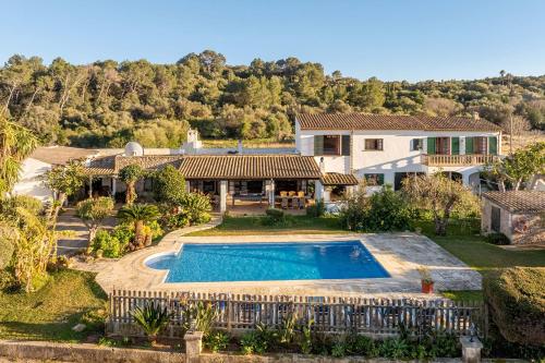 Villa Tomeu Seguinot by Sealand Villas