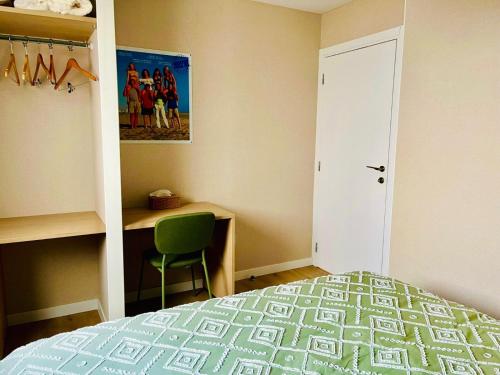 a bedroom with a bed and a desk and a table at Appartement cosy ambiance Malibu dans résidence avec piscine 2 pers 1 chambre in Neuf-Mesnil