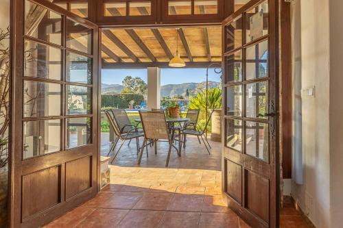 Villa Tomeu Seguinot by Sealand Villas
