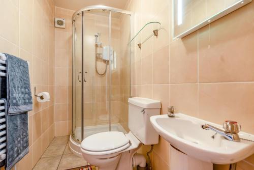 a bathroom with a toilet and a sink and a shower at 1 Bed in Wadebridge oc-p00232 in Wadebridge