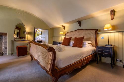 a bedroom with a large bed in a room at 5 Bed in Padstow oc-p00595 in Padstow