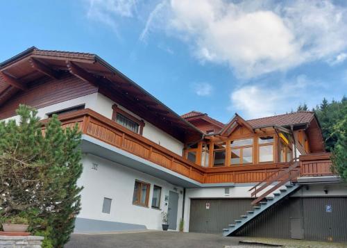 a house with a wooden roof at Alpenblick in Trofaiach