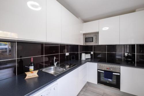 #002 Central Flat in Albufeira Bright & Cosy