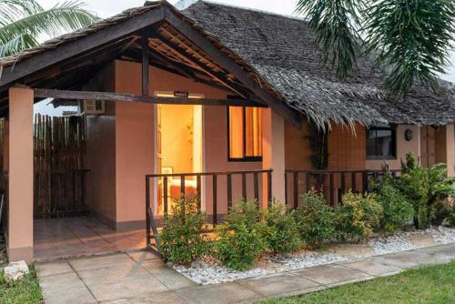 a small house with a thatched roof at West Peninsula Villas in Harrison