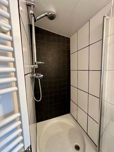a bathroom with a shower with a toilet at B&B Unitas Rotterdam in Rotterdam