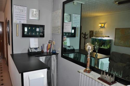 a room with a fish tank and a mirror at Hostal Central Zaragoza in Zaragoza