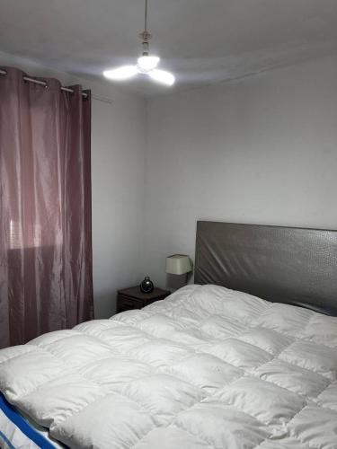 Maison de vacances moderne et pratique : WiFi, clim, parking et cour privée