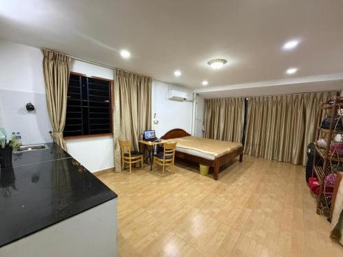 Fully Furnished Apartment near River Side & Central Market Available