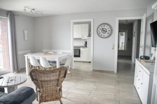 a kitchen and living room with a table and chairs at Lagunenstadt am Haff - Fewo 093 Ree! in Ueckermünde